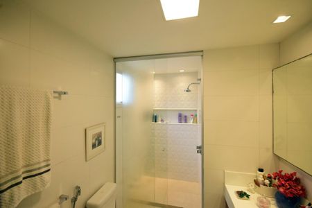 Apartamento à venda com 179m², 2 quartos e 2 vagasBanheiro da Suíte