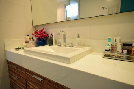 Apartamento à venda com 179m², 2 quartos e 2 vagasBanheiro da Suíte