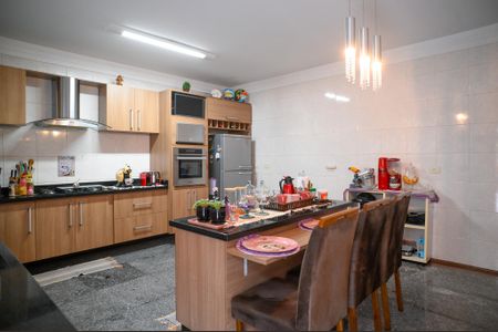 Casa à venda com 450m², 4 quartos e 4 vagas Casa à venda com 450m², 4 quartos e 4 vagasCozinha