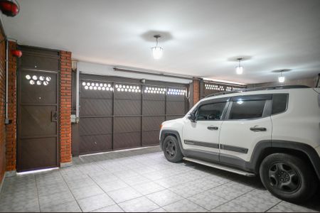 Casa à venda com 450m², 4 quartos e 4 vagas Casa à venda com 450m², 4 quartos e 4 vagasGaragem