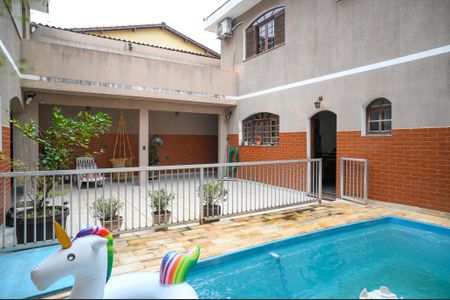 Casa à venda com 450m², 4 quartos e 4 vagas Casa à venda com 450m², 4 quartos e 4 vagasQuintal - Piscina