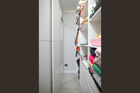 Casa à venda com 450m², 4 quartos e 4 vagas Casa à venda com 450m², 4 quartos e 4 vagasCloset da Suite 2