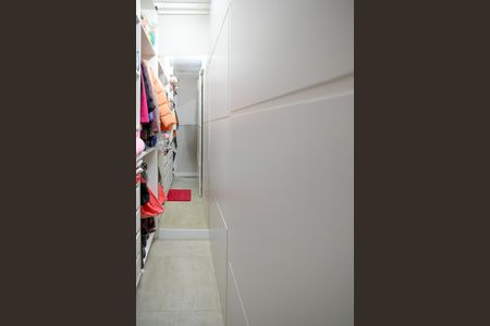 Casa à venda com 450m², 4 quartos e 4 vagas Casa à venda com 450m², 4 quartos e 4 vagasCloset da Suite 2