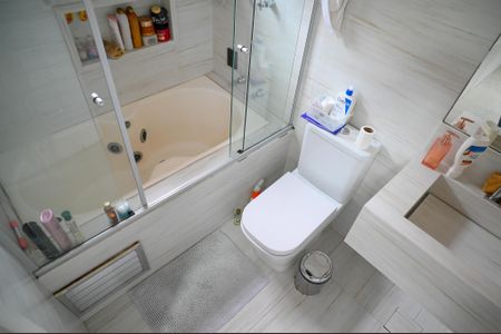 Casa à venda com 450m², 4 quartos e 4 vagas Casa à venda com 450m², 4 quartos e 4 vagasBanheiro da Suíte 2