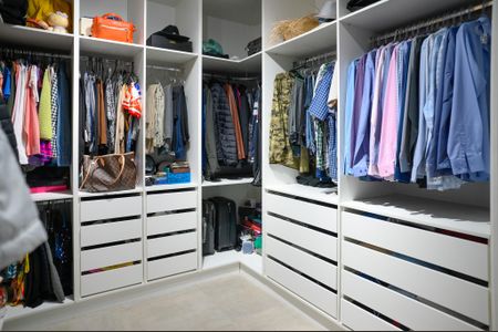 Casa à venda com 450m², 4 quartos e 4 vagas Casa à venda com 450m², 4 quartos e 4 vagasCloset da Suite 3