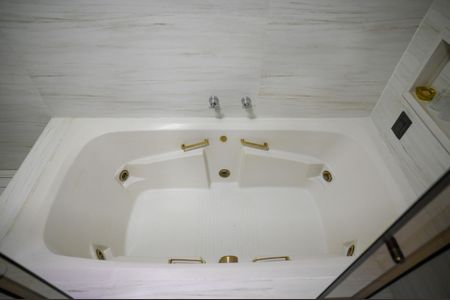 Casa à venda com 450m², 4 quartos e 4 vagas Casa à venda com 450m², 4 quartos e 4 vagasBanheiro da Suíte 3