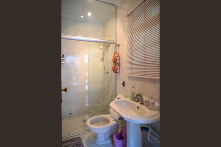 Casa à venda com 450m², 4 quartos e 4 vagas Casa à venda com 450m², 4 quartos e 4 vagasBanheiro de Serviço