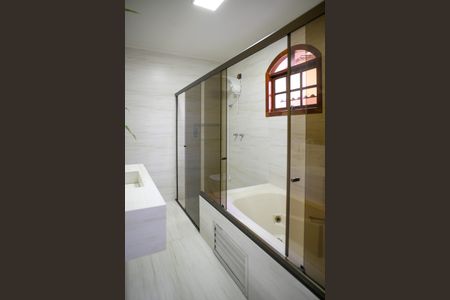 Casa à venda com 450m², 4 quartos e 4 vagas Casa à venda com 450m², 4 quartos e 4 vagasBanheiro da Suíte 3