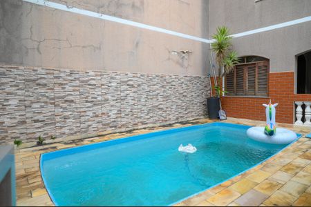 Casa à venda com 450m², 4 quartos e 4 vagas Casa à venda com 450m², 4 quartos e 4 vagasQuintal - Piscina