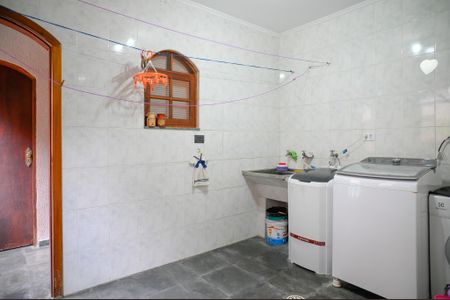 Casa à venda com 450m², 4 quartos e 4 vagas Casa à venda com 450m², 4 quartos e 4 vagasÁrea de Serviço