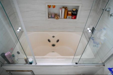 Casa à venda com 450m², 4 quartos e 4 vagas Casa à venda com 450m², 4 quartos e 4 vagasBanheiro da Suíte 2