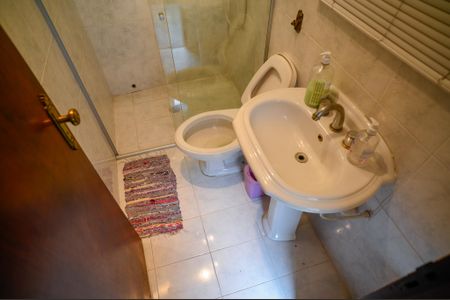 Casa à venda com 450m², 4 quartos e 4 vagas Casa à venda com 450m², 4 quartos e 4 vagasBanheiro de Serviço