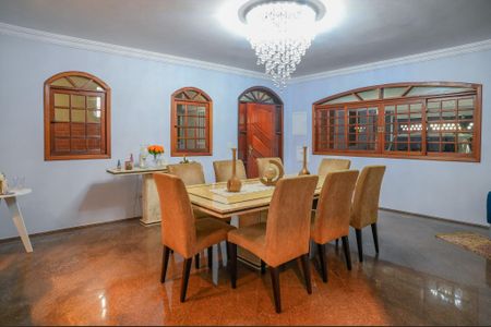 Casa à venda com 450m², 4 quartos e 4 vagas Casa à venda com 450m², 4 quartos e 4 vagasSala de Jantar