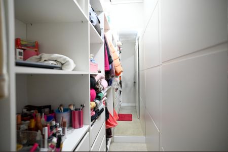 Casa à venda com 450m², 4 quartos e 4 vagas Casa à venda com 450m², 4 quartos e 4 vagasCloset da Suite 2