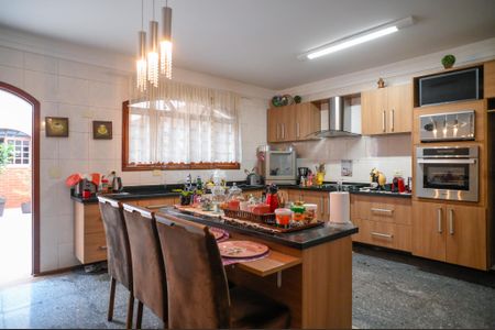 Casa à venda com 450m², 4 quartos e 4 vagas Casa à venda com 450m², 4 quartos e 4 vagasCozinha