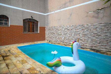 Casa à venda com 450m², 4 quartos e 4 vagas Casa à venda com 450m², 4 quartos e 4 vagasQuintal - Piscina