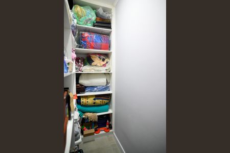 Casa à venda com 450m², 4 quartos e 4 vagas Casa à venda com 450m², 4 quartos e 4 vagasCloset - Casa