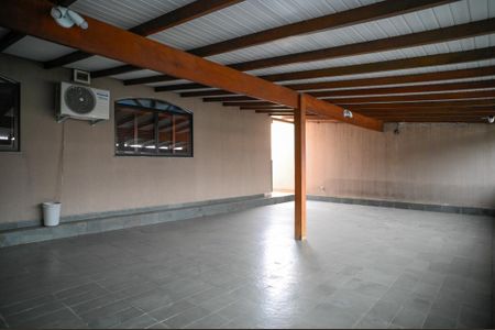 Casa à venda com 450m², 4 quartos e 4 vagas Casa à venda com 450m², 4 quartos e 4 vagasTerraço