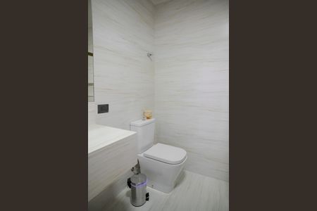 Casa à venda com 450m², 4 quartos e 4 vagas Casa à venda com 450m², 4 quartos e 4 vagasBanheiro da Suíte 3