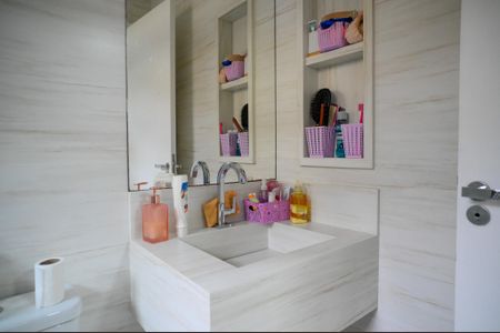 Casa à venda com 450m², 4 quartos e 4 vagas Casa à venda com 450m², 4 quartos e 4 vagasBanheiro da Suíte 2