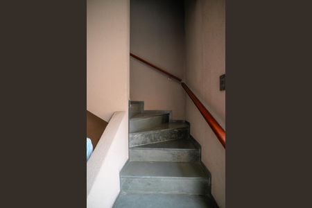 Casa à venda com 450m², 4 quartos e 4 vagas Casa à venda com 450m², 4 quartos e 4 vagasEscada para Espaço de Festa