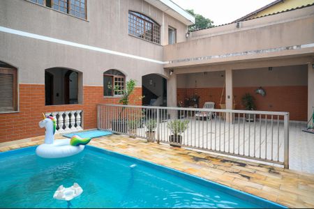 Casa à venda com 450m², 4 quartos e 4 vagas Casa à venda com 450m², 4 quartos e 4 vagasQuintal - Piscina