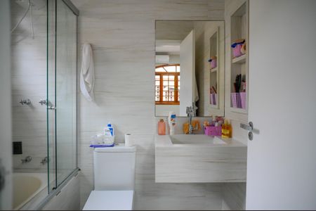 Casa à venda com 450m², 4 quartos e 4 vagas Casa à venda com 450m², 4 quartos e 4 vagasBanheiro da Suíte 2