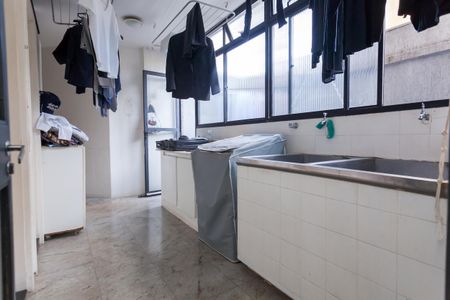 Apartamento à venda com 330m², 3 quartos e 2 vagas Apartamento à venda com 330m², 3 quartos e 2 vagasÁrea de Serviço
