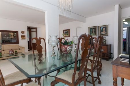 Apartamento à venda com 330m², 3 quartos e 2 vagas Apartamento à venda com 330m², 3 quartos e 2 vagasSala de Jantar