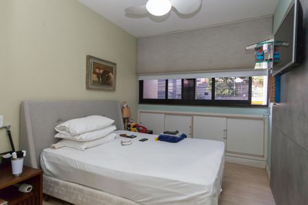 Apartamento à venda com 330m², 3 quartos e 2 vagas Apartamento à venda com 330m², 3 quartos e 2 vagasQuarto 1