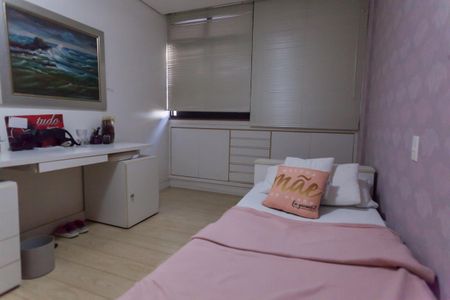 Apartamento à venda com 330m², 3 quartos e 2 vagas Apartamento à venda com 330m², 3 quartos e 2 vagasQuarto 2