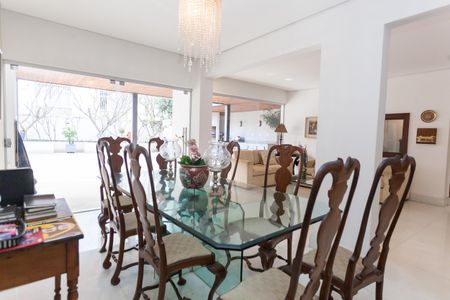 Apartamento à venda com 330m², 3 quartos e 2 vagas Apartamento à venda com 330m², 3 quartos e 2 vagasSala de Jantar