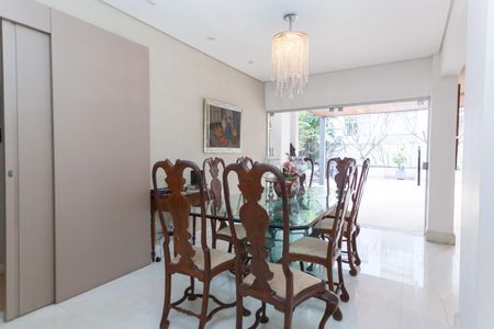 Apartamento à venda com 330m², 3 quartos e 2 vagas Apartamento à venda com 330m², 3 quartos e 2 vagasSala de Jantar