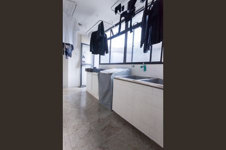 Apartamento à venda com 330m², 3 quartos e 2 vagas Apartamento à venda com 330m², 3 quartos e 2 vagasÁrea de Serviço