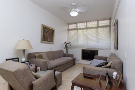 Apartamento à venda com 330m², 3 quartos e 2 vagas Apartamento à venda com 330m², 3 quartos e 2 vagasSala de TV