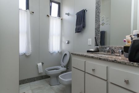 Apartamento à venda com 330m², 3 quartos e 2 vagas Apartamento à venda com 330m², 3 quartos e 2 vagasBanheiro da Suíte