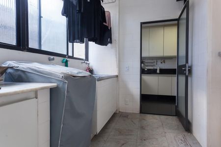 Apartamento à venda com 330m², 3 quartos e 2 vagas Apartamento à venda com 330m², 3 quartos e 2 vagasÁrea de Serviço