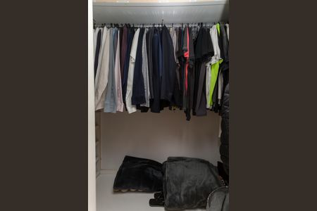 Apartamento à venda com 330m², 3 quartos e 2 vagas Apartamento à venda com 330m², 3 quartos e 2 vagasCloset da suíte