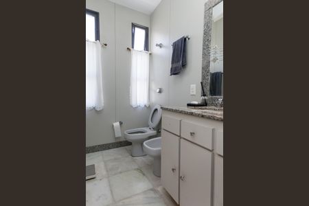 Apartamento à venda com 330m², 3 quartos e 2 vagas Apartamento à venda com 330m², 3 quartos e 2 vagasBanheiro da Suíte