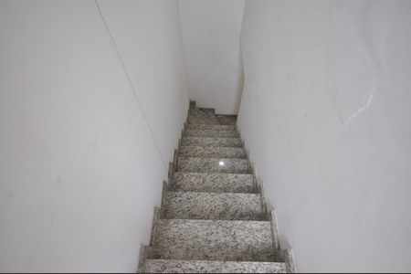 Casa de condomínio para alugar com 115m², 3 quartos e 2 vagasEscada de acesso ao terraço