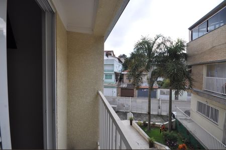Casa de condomínio para alugar com 115m², 3 quartos e 2 vagasSacada do Quarto 2