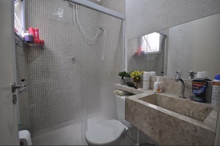 Casa de condomínio para alugar com 115m², 3 quartos e 2 vagasBanheiro da Suíte
