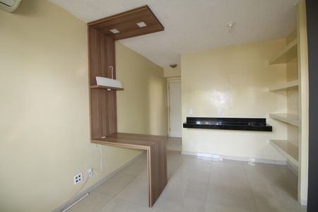 Sala de apartamento para alugar com 2 quartos, 55m² em Taquara, Rio de Janeiro