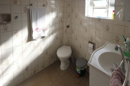 Casa à venda com 433m², 4 quartos e 1 vagaCasa  2- banheiro