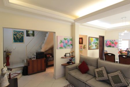 Casa à venda com 447m², 5 quartos e 3 vagasCasa 1 | Sala