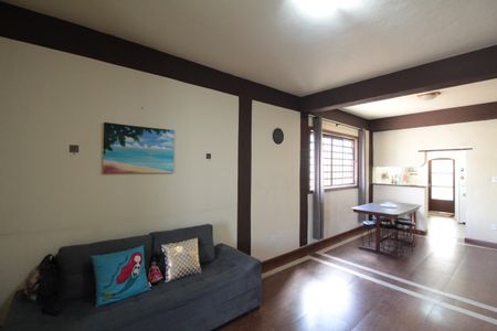 Casa à venda com 447m², 5 quartos e 3 vagasCasa 2 | Sala