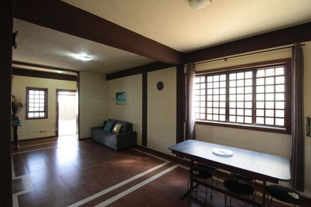 Casa à venda com 447m², 5 quartos e 3 vagasCasa 2 | Sala