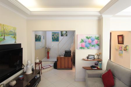 Casa à venda com 447m², 5 quartos e 3 vagasCasa 1 | Sala