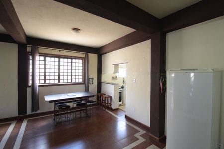 Casa à venda com 447m², 5 quartos e 3 vagasCasa 2 | Sala