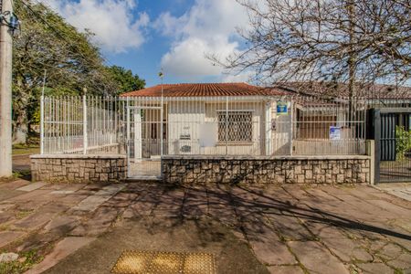 Casa à venda com 173m², 2 quartos e 3 vagas Casa à venda com 173m², 2 quartos e 3 vagasFachada